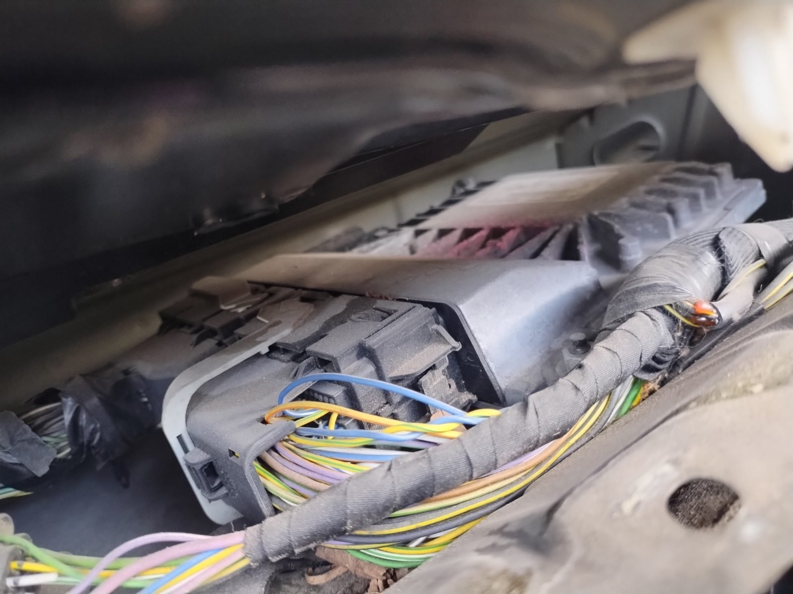 Reading engine codes with a professional scan tool in Dallas